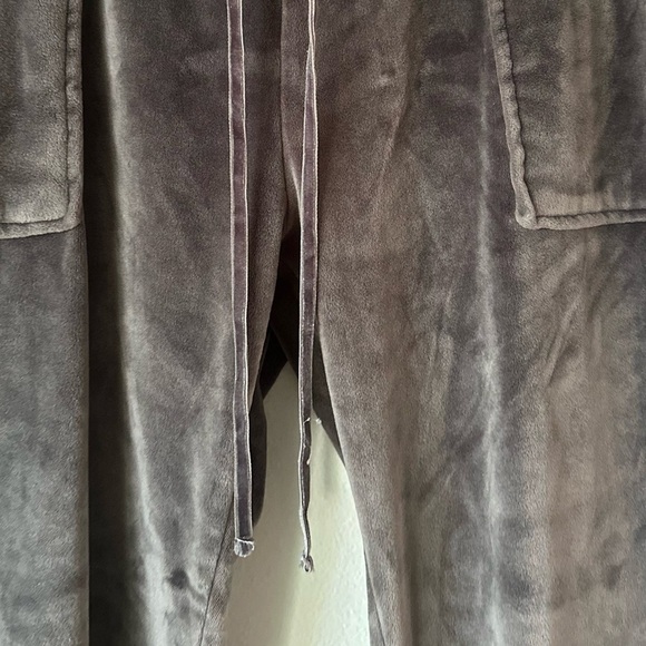 House of Harlow 1960 Velour Joggers Pants - Picture 12 of 13